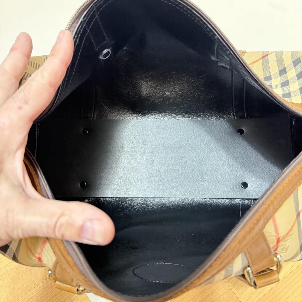 Burberrys Vintage Boston Bag - Picture 8 of 8